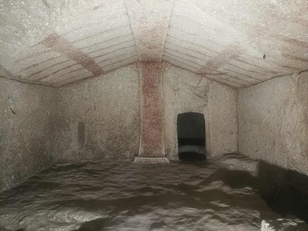 la Tomba Rossa presso la necropoli di Pianezze 