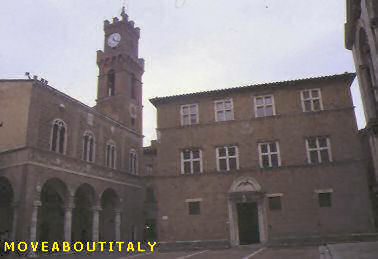 http://www.moveaboutitaly.com/toscana/foto_grandi/Pienza_palazzo_Borgia.jpg