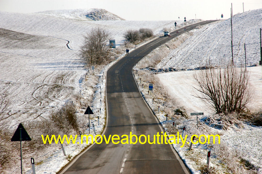 la SS438 con una spruzzata di neve