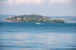 Isola Martana