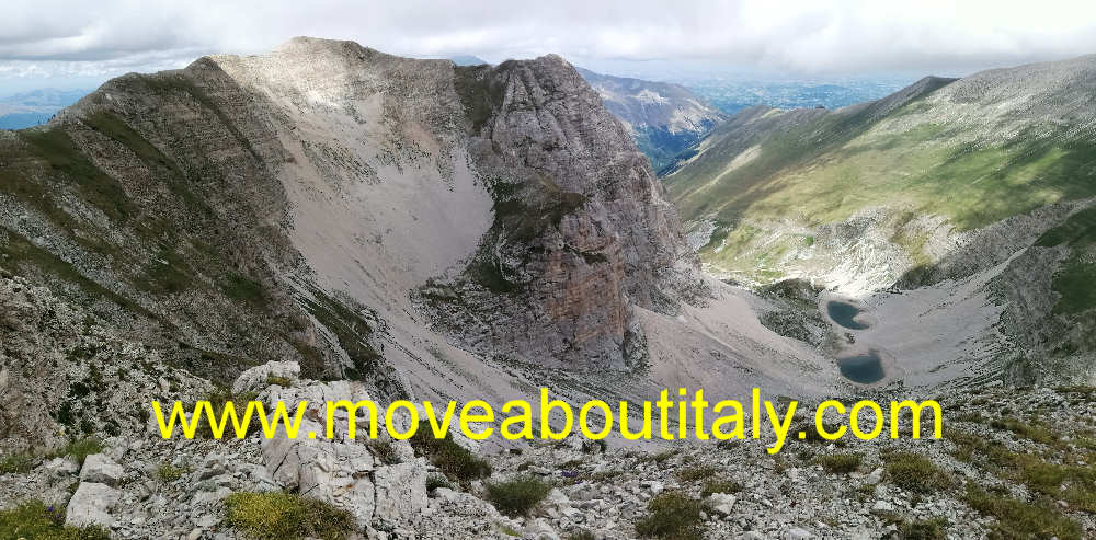 L'anfiteatro dei Sibillini con il Lago di Pilato