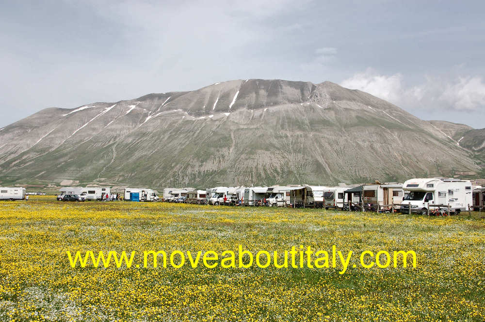 Camper a Castelluccio di Norcia