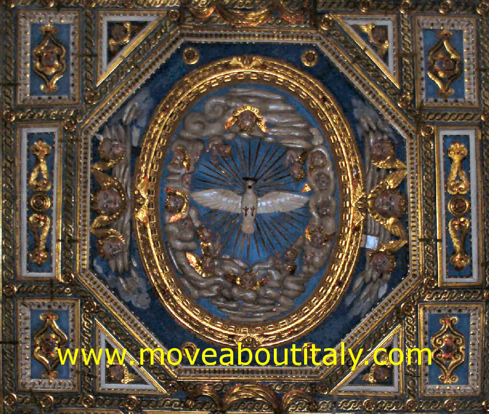 Soffitto dorato della Cattedrale di Santa Maria Assunta