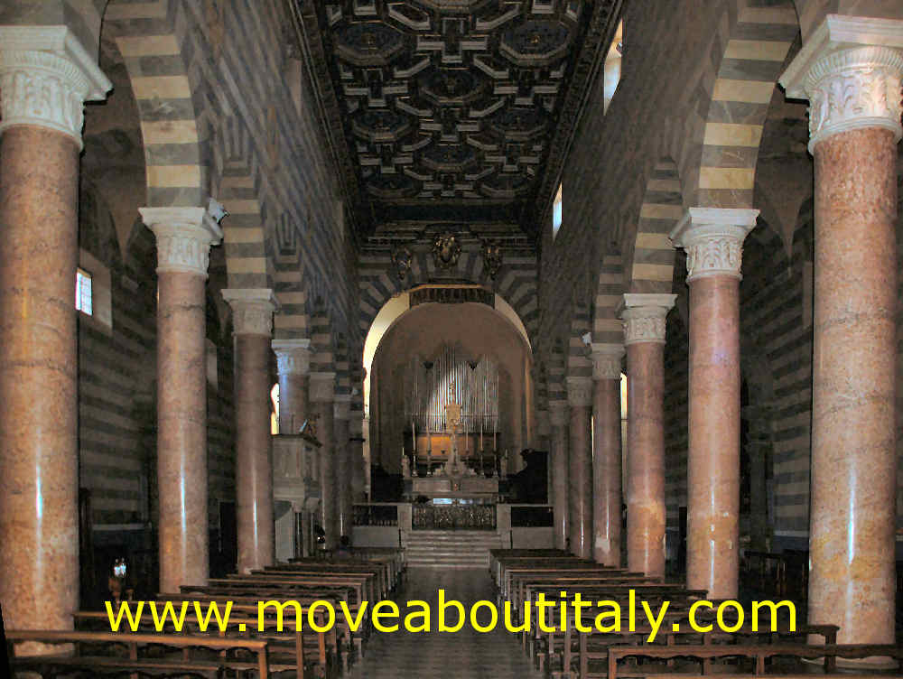 Cattedrale di Volterra la navata centrale